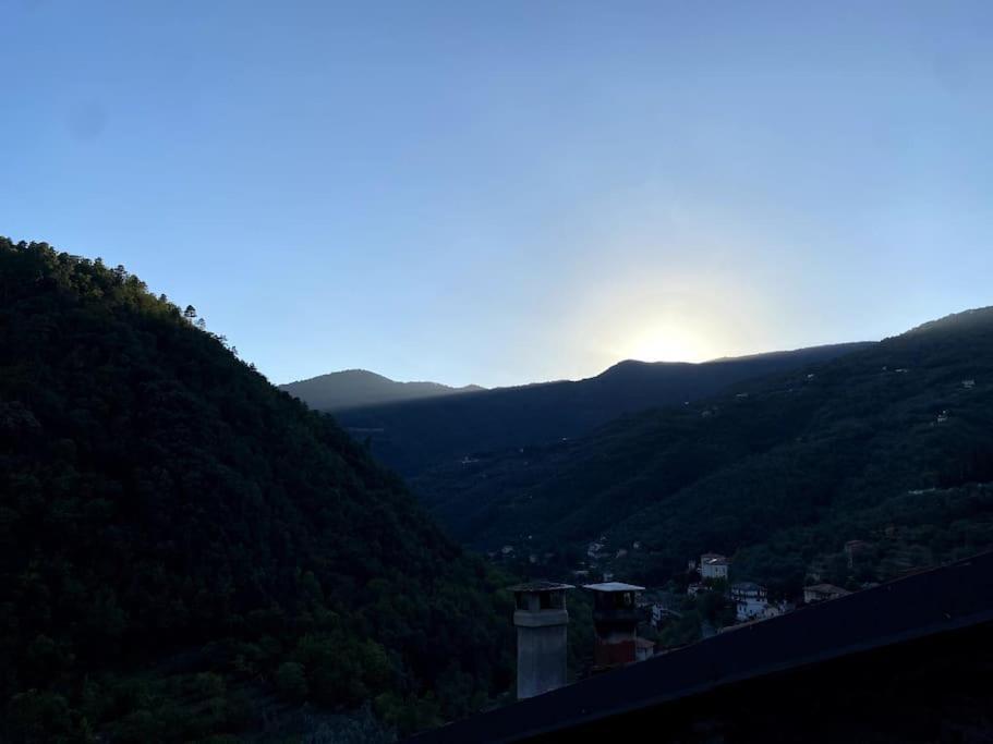 Iconic Italian Townhouse W Rooftop Terrace & Mountain View, Pigna Exterior photo