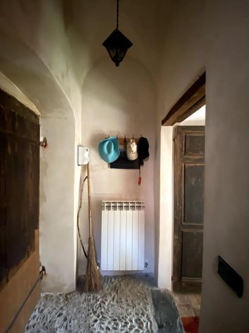 Iconic Italian Townhouse W Rooftop Terrace & Mountain View, Pigna Exterior photo