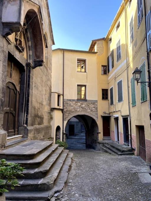 Iconic Italian Townhouse W Rooftop Terrace & Mountain View, Pigna Exterior photo
