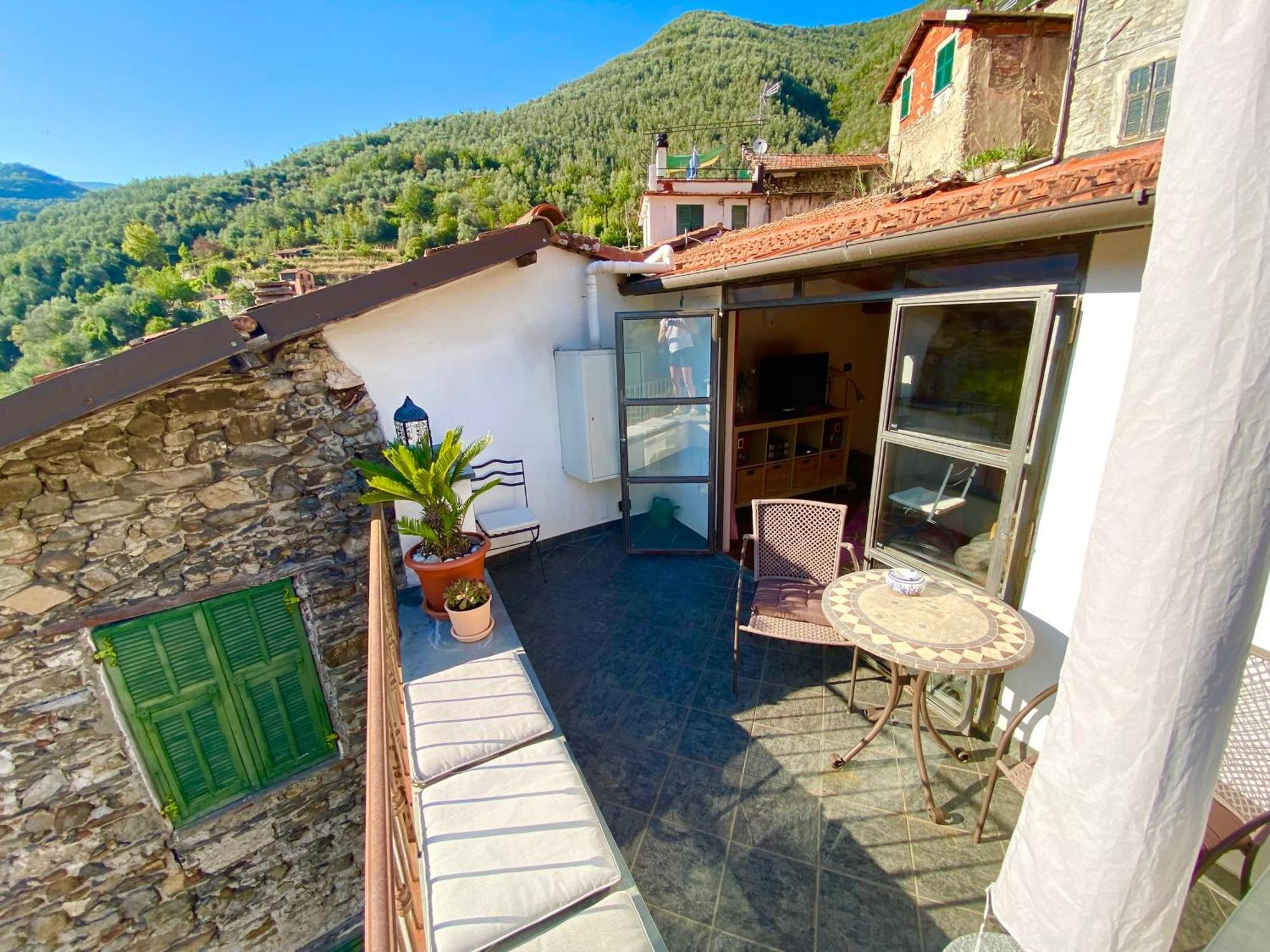 Iconic Italian Townhouse W Rooftop Terrace & Mountain View, Pigna Exterior photo