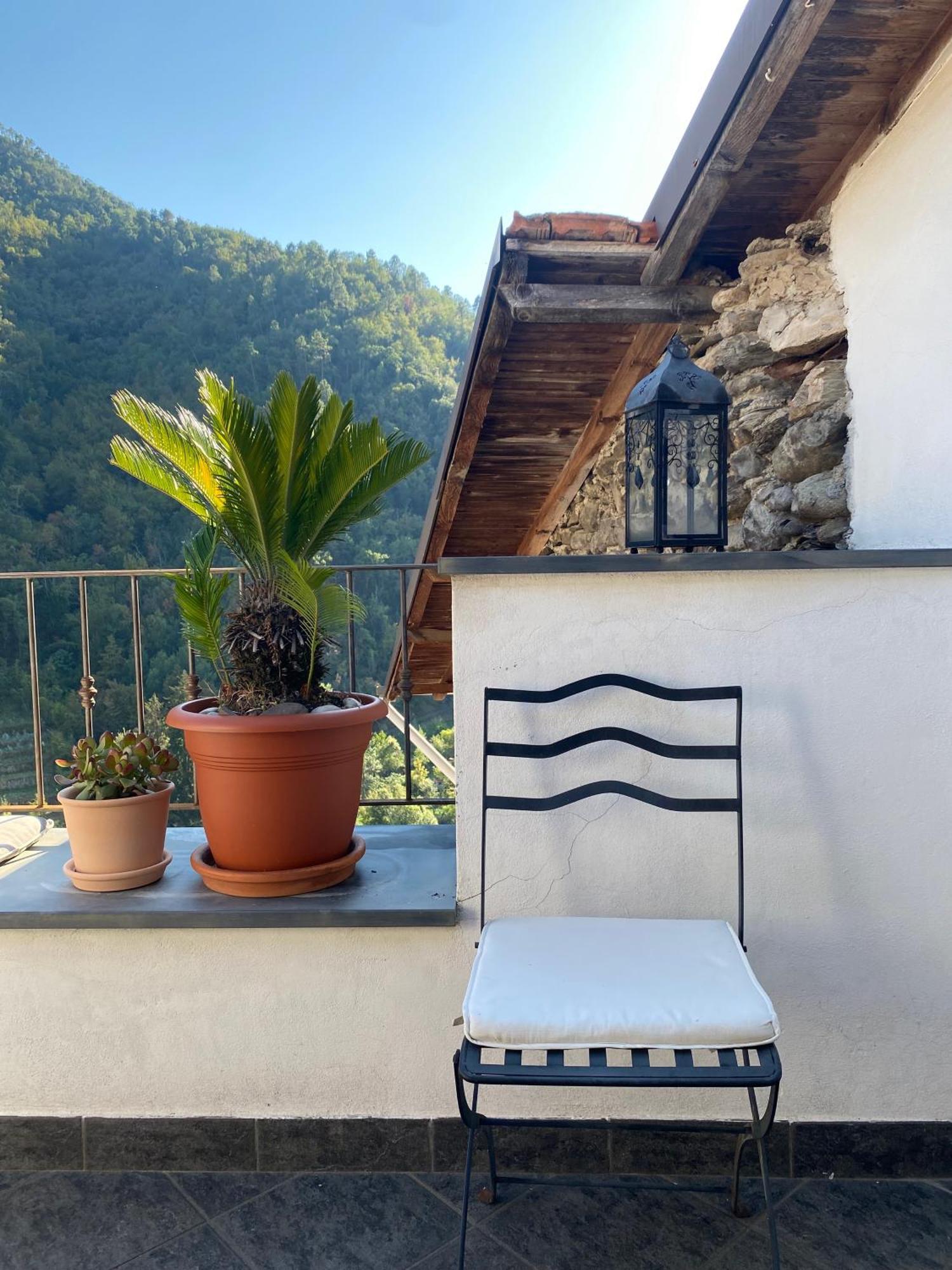 Iconic Italian Townhouse W Rooftop Terrace & Mountain View, Pigna Exterior photo
